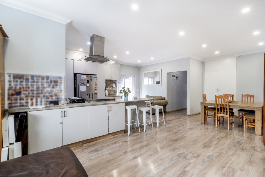 3 Bedroom Property for Sale in Lakeside Gauteng