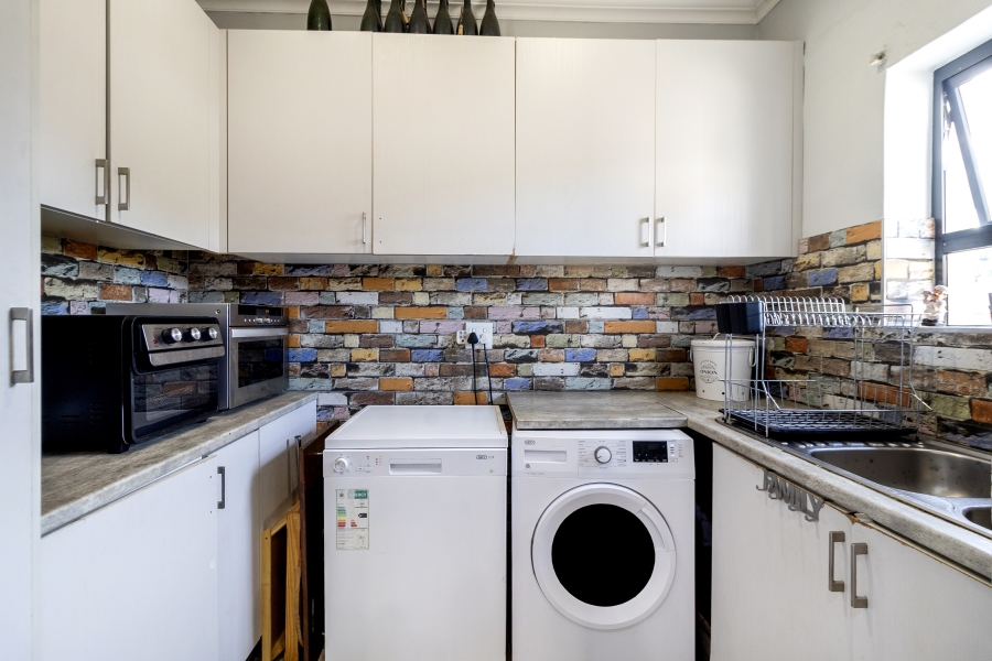 3 Bedroom Property for Sale in Lakeside Gauteng