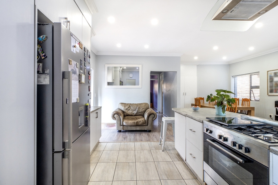 3 Bedroom Property for Sale in Lakeside Gauteng