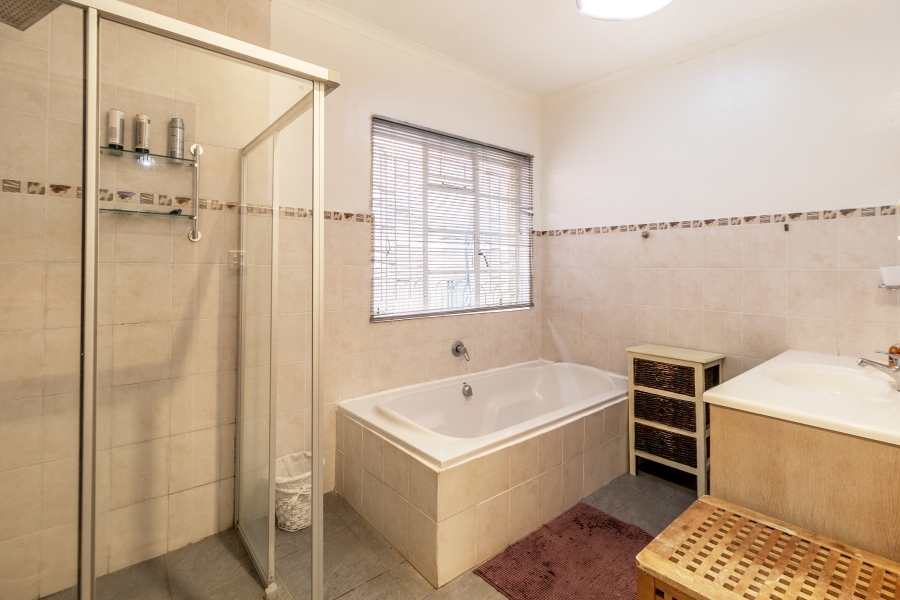 3 Bedroom Property for Sale in Lakeside Gauteng