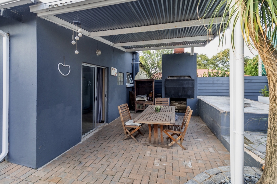 3 Bedroom Property for Sale in Lakeside Gauteng