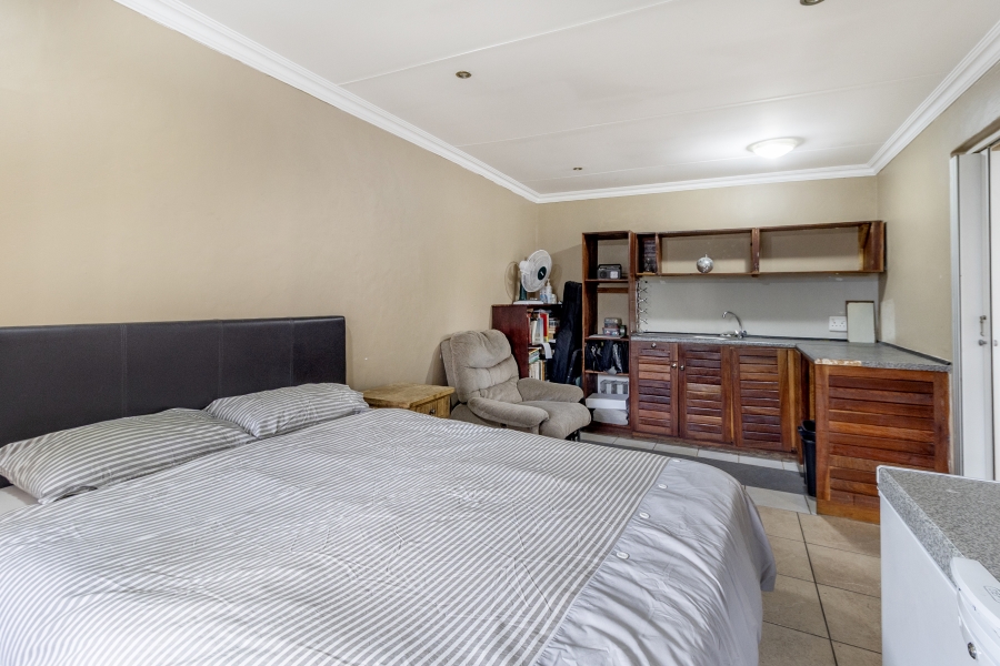 3 Bedroom Property for Sale in Lakeside Gauteng