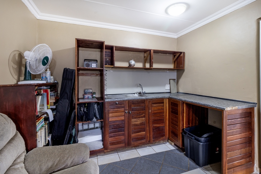 3 Bedroom Property for Sale in Lakeside Gauteng