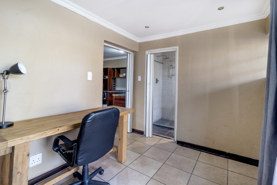 3 Bedroom Property for Sale in Lakeside Gauteng