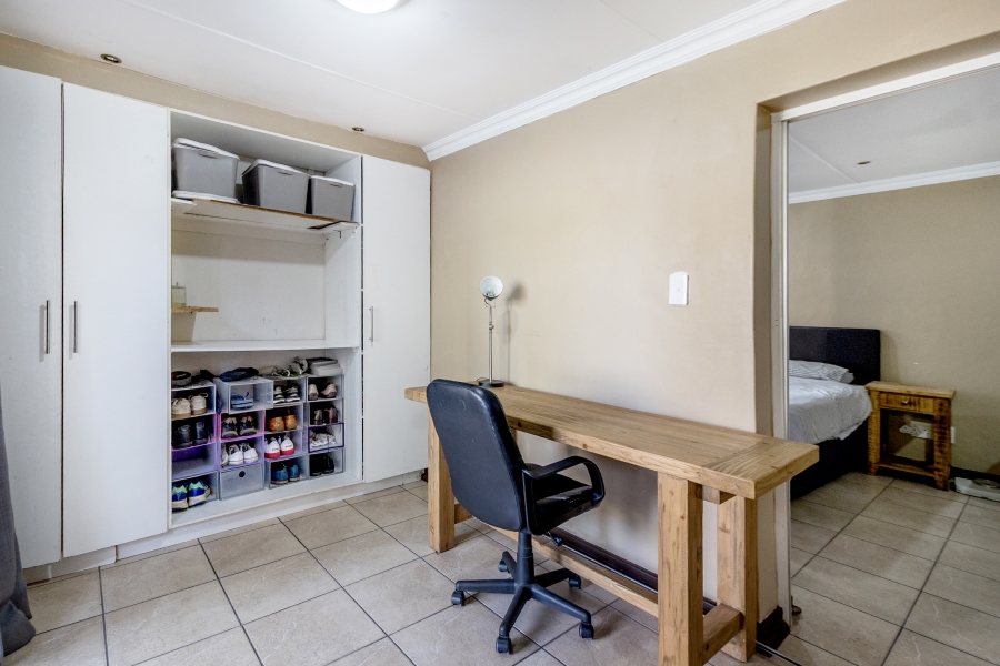 3 Bedroom Property for Sale in Lakeside Gauteng