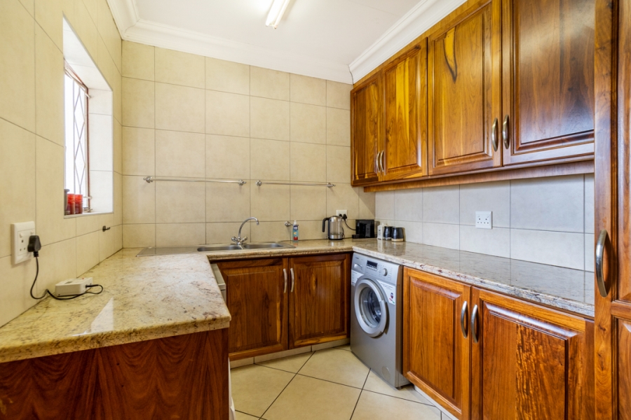 6 Bedroom Property for Sale in Eastleigh Ridge Gauteng