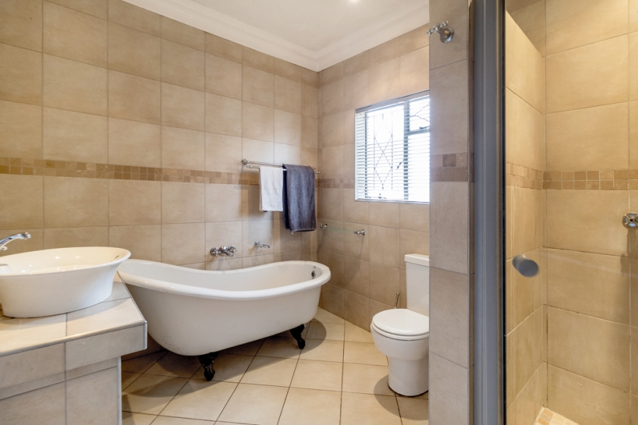 6 Bedroom Property for Sale in Eastleigh Ridge Gauteng