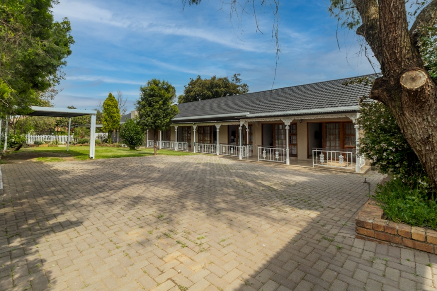 6 Bedroom Property for Sale in Eastleigh Ridge Gauteng