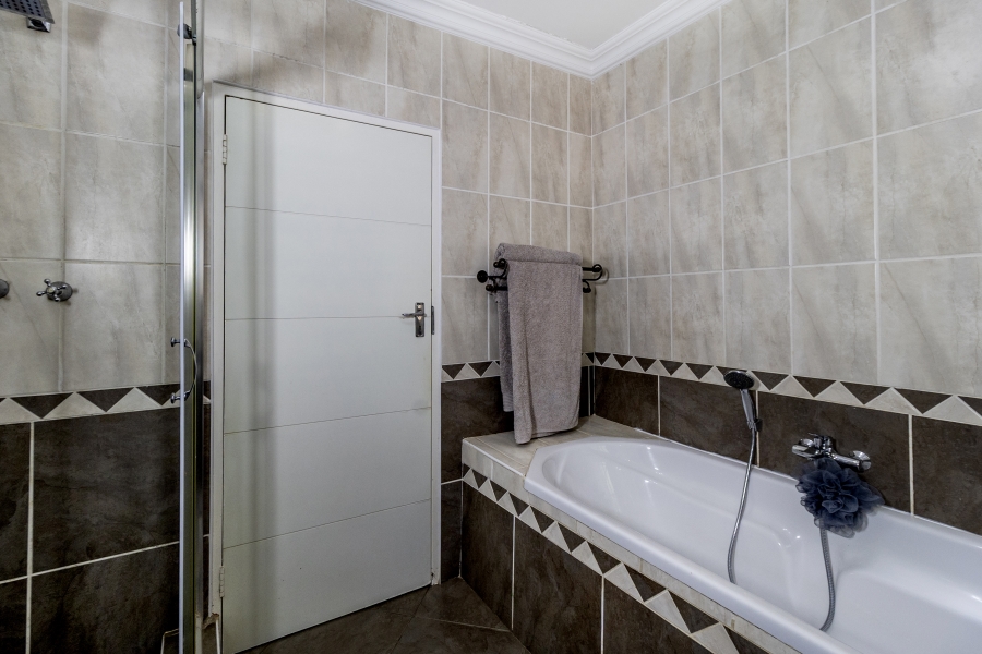 4 Bedroom Property for Sale in Moreleta Park Gauteng