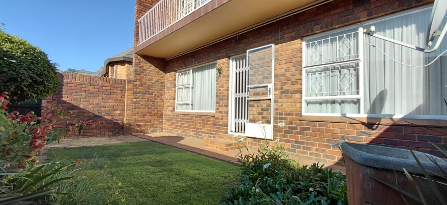 2 Bedroom Property for Sale in Dayanglen Gauteng