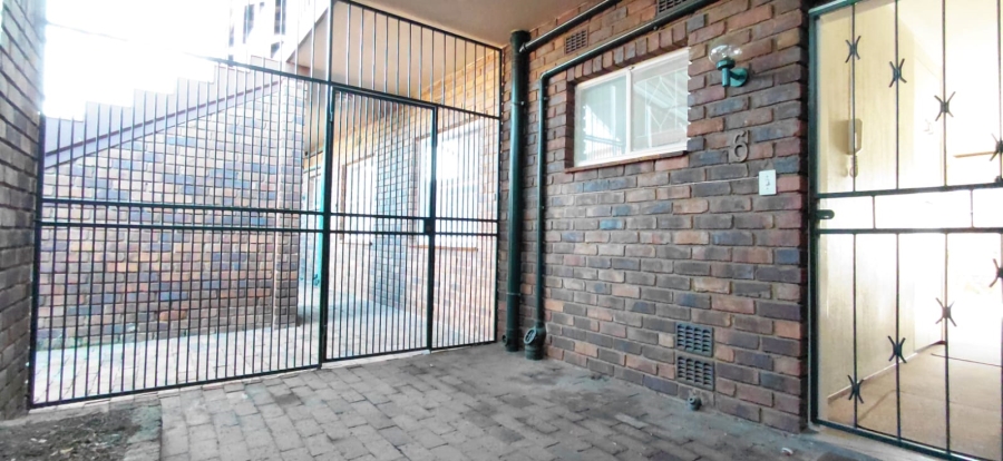 2 Bedroom Property for Sale in Dayanglen Gauteng