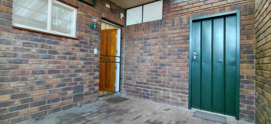 2 Bedroom Property for Sale in Dayanglen Gauteng