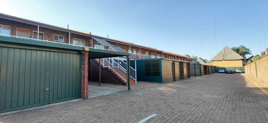2 Bedroom Property for Sale in Dayanglen Gauteng