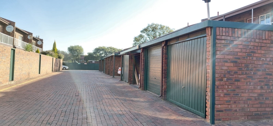 2 Bedroom Property for Sale in Dayanglen Gauteng