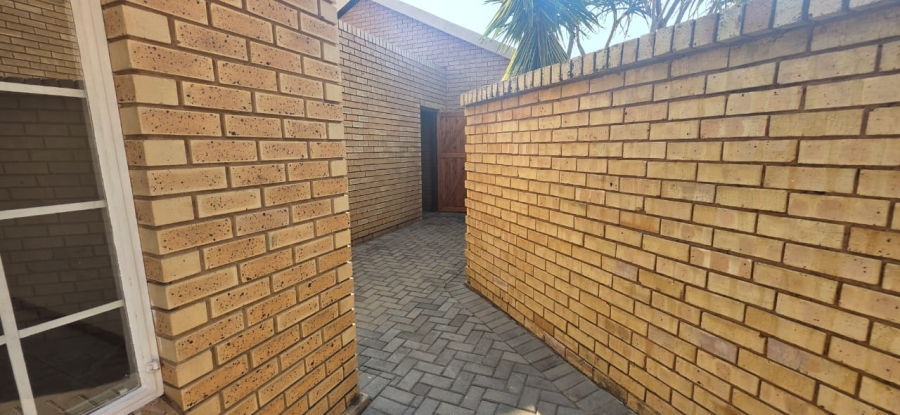 2 Bedroom Property for Sale in Sinoville Gauteng