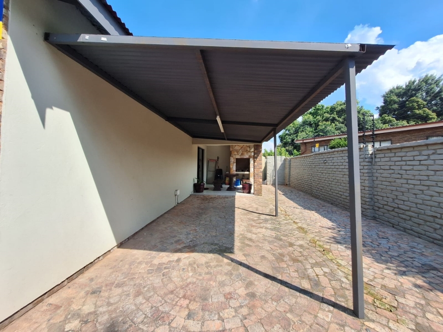 3 Bedroom Property for Sale in Rensburg Gauteng