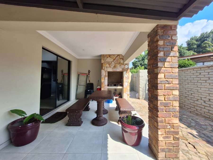 3 Bedroom Property for Sale in Rensburg Gauteng