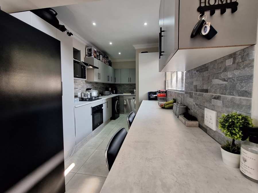 3 Bedroom Property for Sale in Rensburg Gauteng