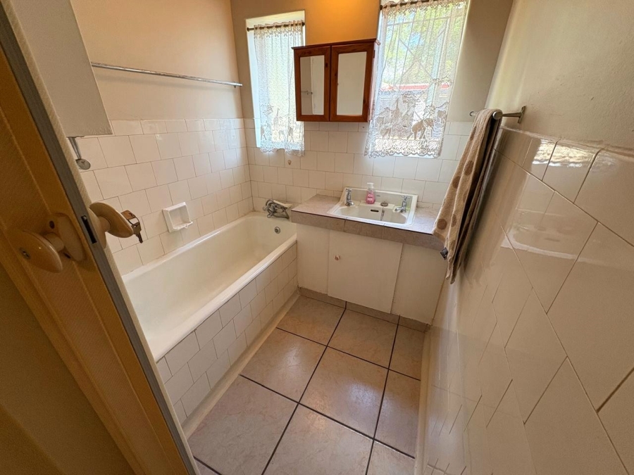 2 Bedroom Property for Sale in Three Rivers Proper Gauteng