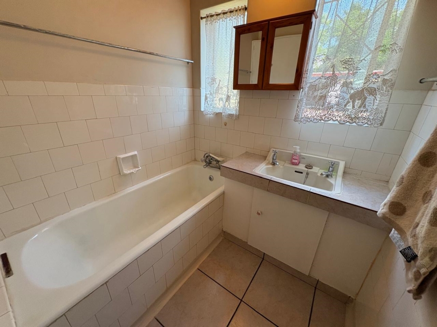 2 Bedroom Property for Sale in Three Rivers Proper Gauteng