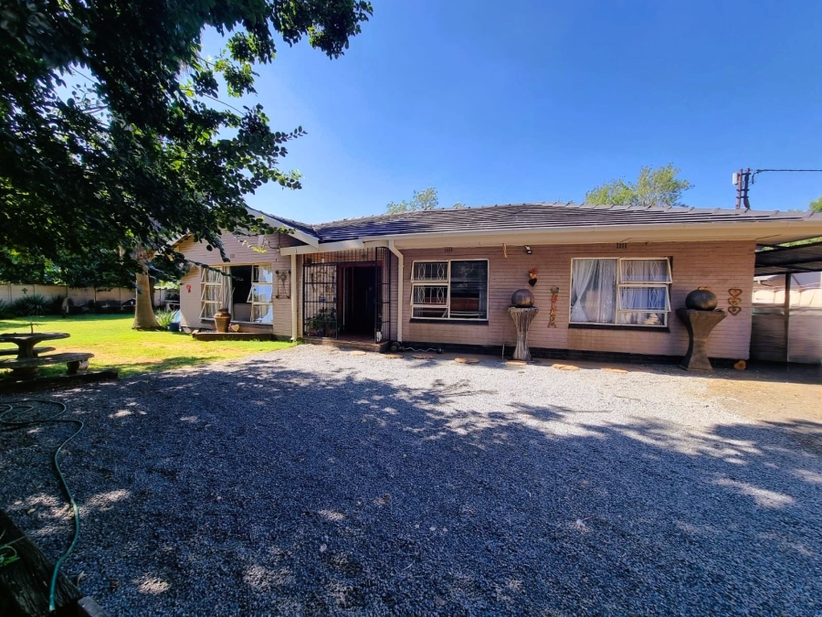 4 Bedroom Property for Sale in Three Rivers Gauteng