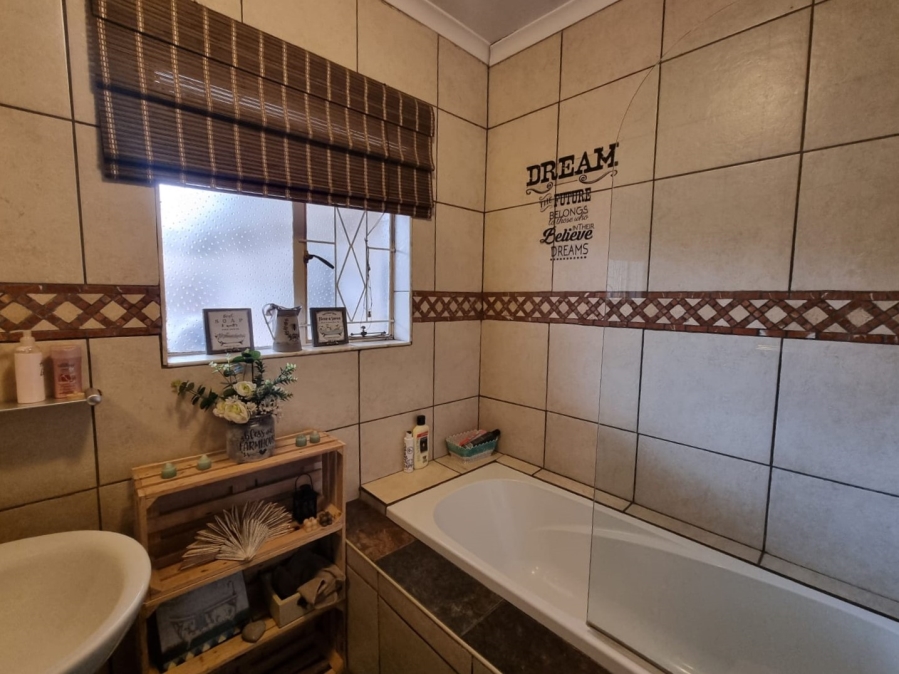 4 Bedroom Property for Sale in Three Rivers Gauteng