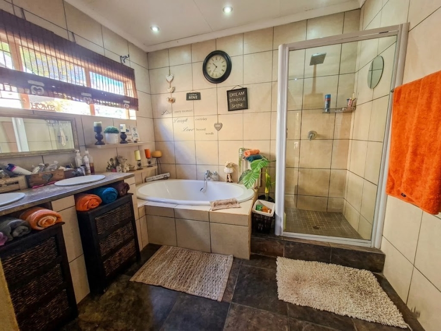 4 Bedroom Property for Sale in Three Rivers Gauteng
