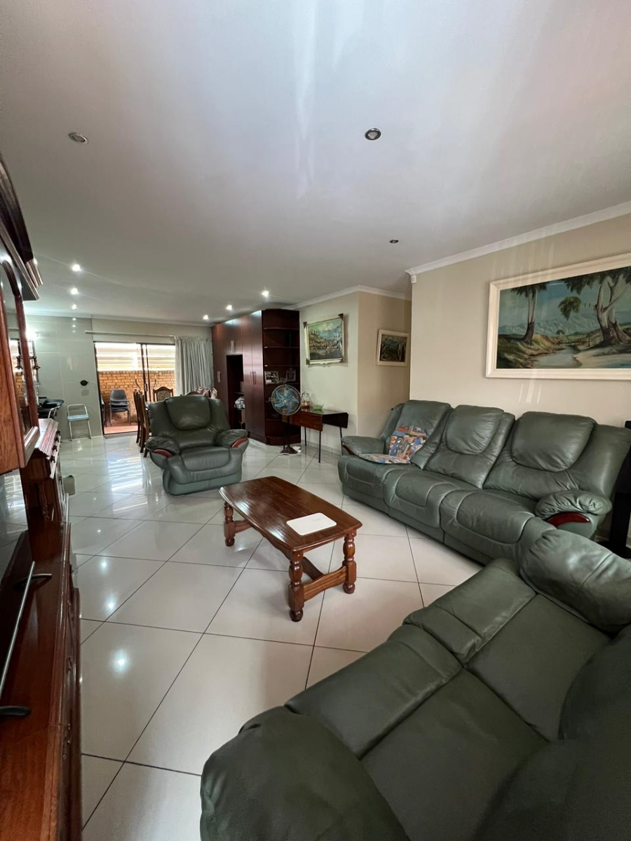 To Let 3 Bedroom Property for Rent in New Redruth Gauteng