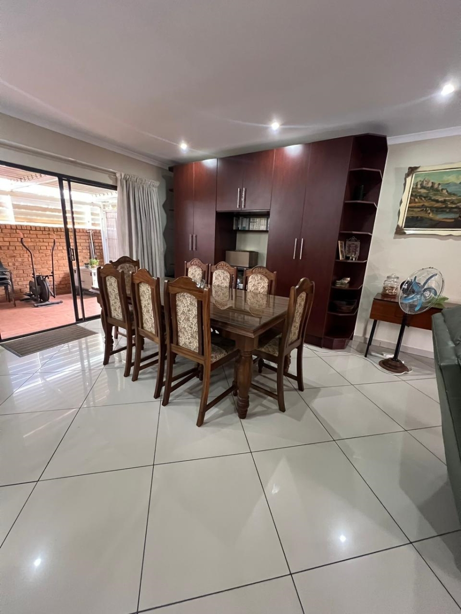 To Let 3 Bedroom Property for Rent in New Redruth Gauteng