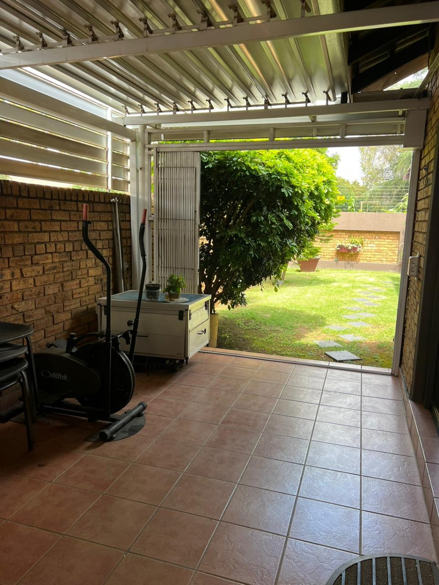 To Let 3 Bedroom Property for Rent in New Redruth Gauteng