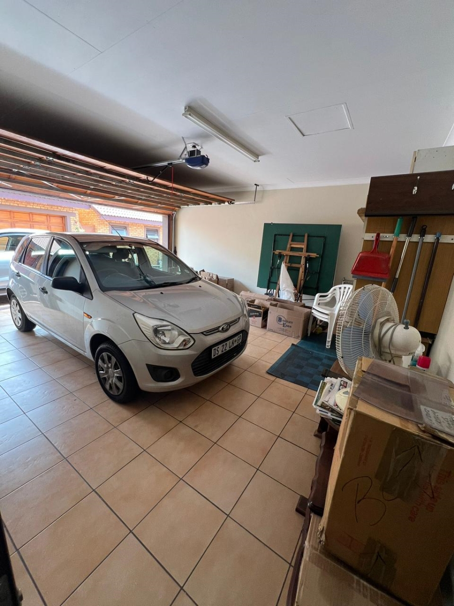 To Let 3 Bedroom Property for Rent in New Redruth Gauteng