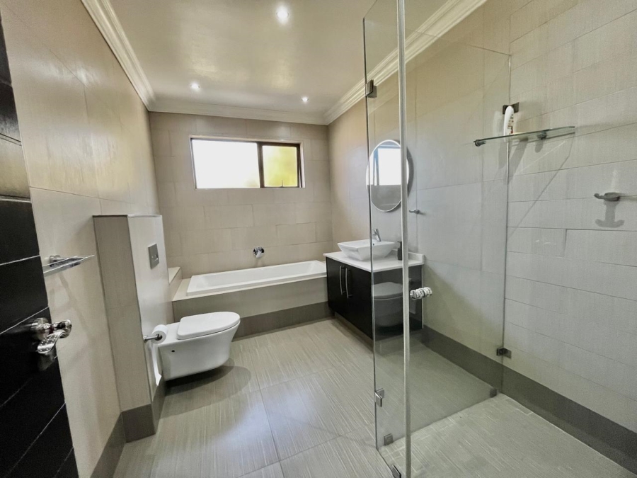 To Let 4 Bedroom Property for Rent in Rivonia Gauteng