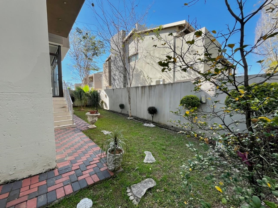 To Let 4 Bedroom Property for Rent in Rivonia Gauteng