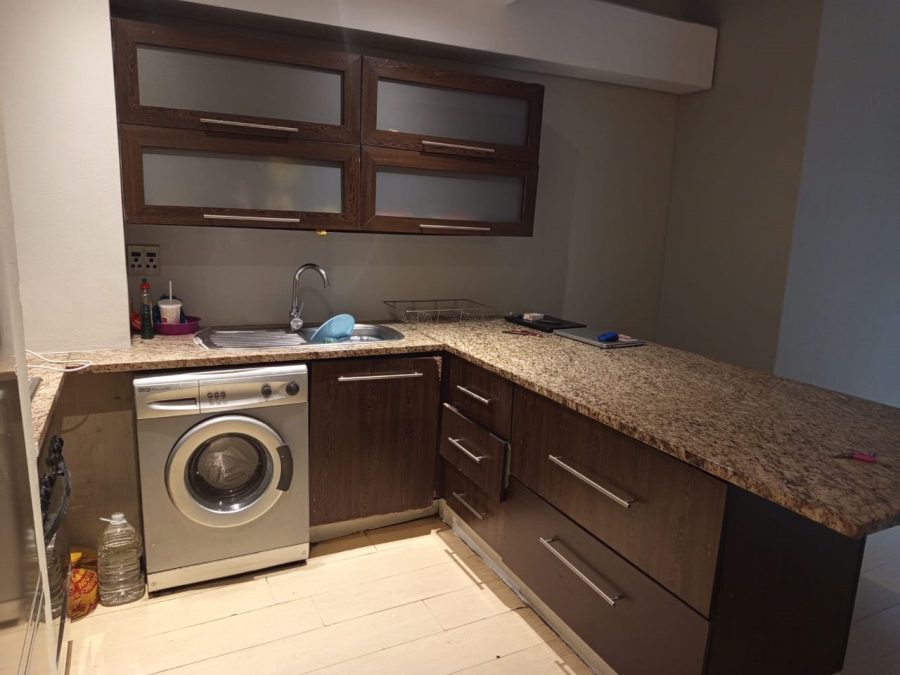 To Let 1 Bedroom Property for Rent in Braamfontein Gauteng