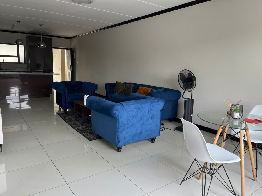 To Let 2 Bedroom Property for Rent in Broadacres Gauteng