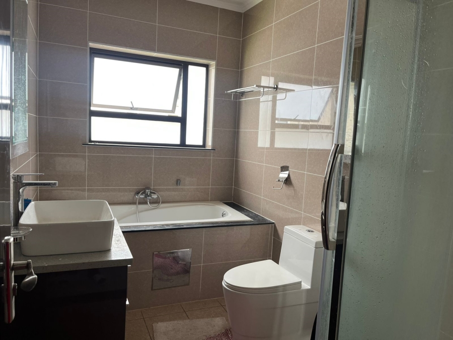 To Let 2 Bedroom Property for Rent in Broadacres Gauteng