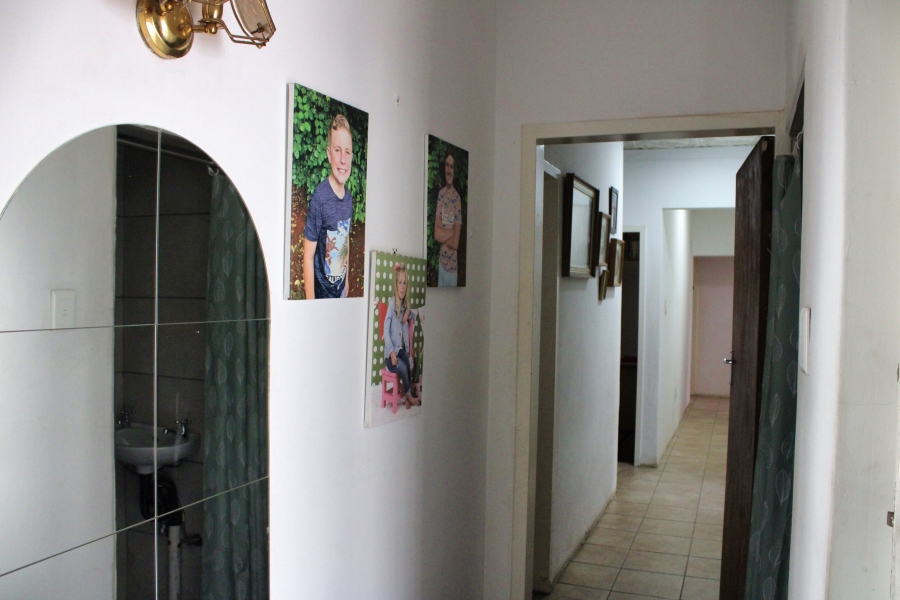 5 Bedroom Property for Sale in Pretoria Gardens Gauteng