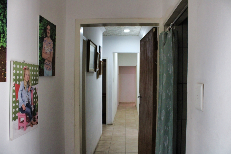 5 Bedroom Property for Sale in Pretoria Gardens Gauteng