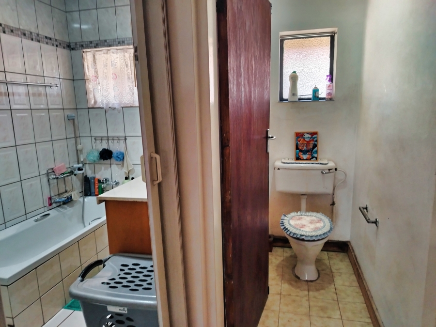 5 Bedroom Property for Sale in Pretoria Gardens Gauteng