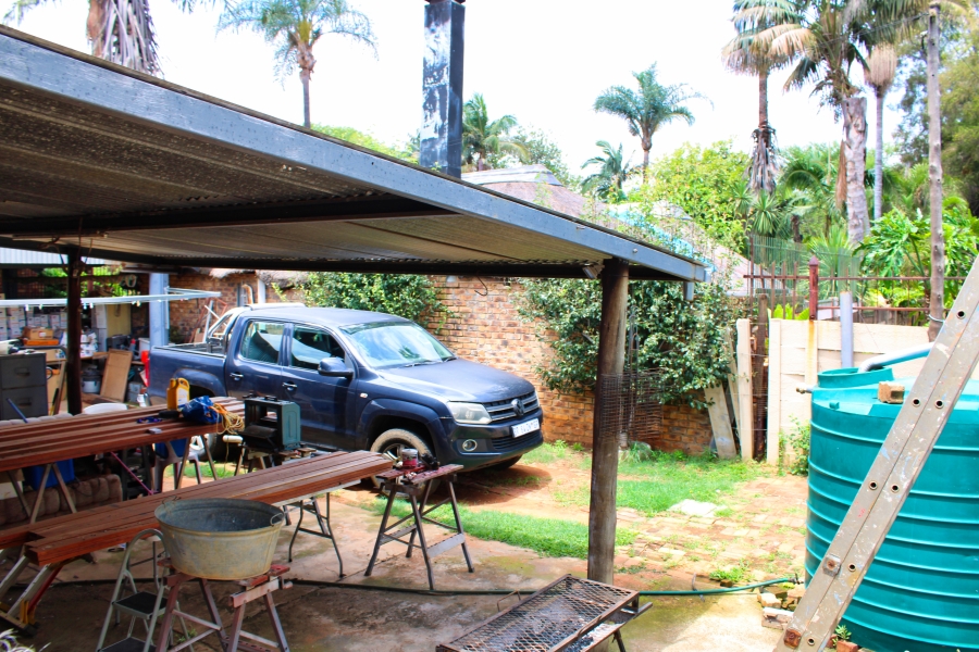 5 Bedroom Property for Sale in Pretoria Gardens Gauteng