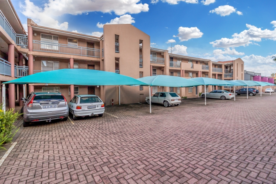 1 Bedroom Property for Sale in Linden Gauteng
