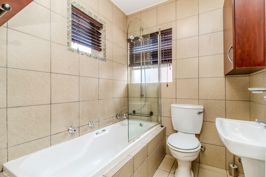 1 Bedroom Property for Sale in Linden Gauteng