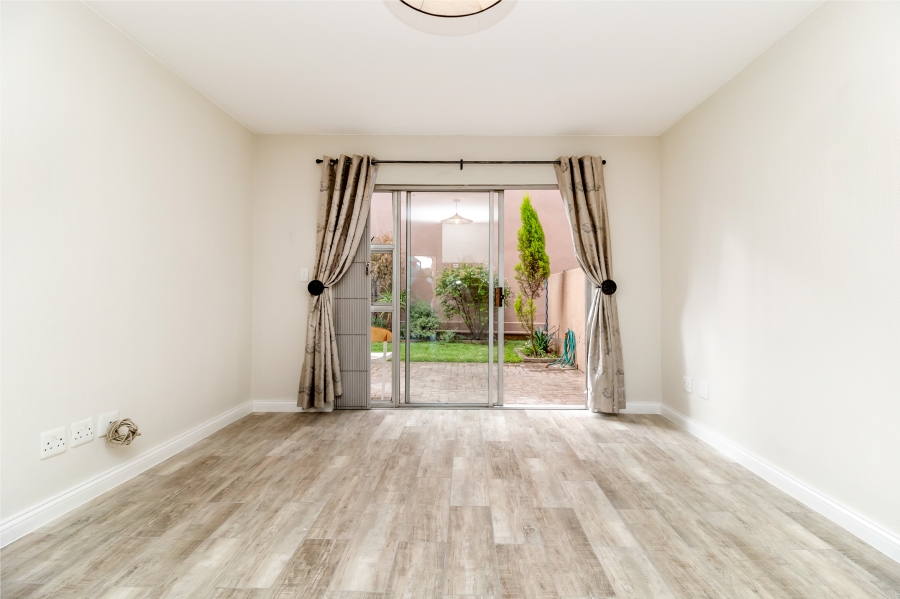 1 Bedroom Property for Sale in Linden Gauteng