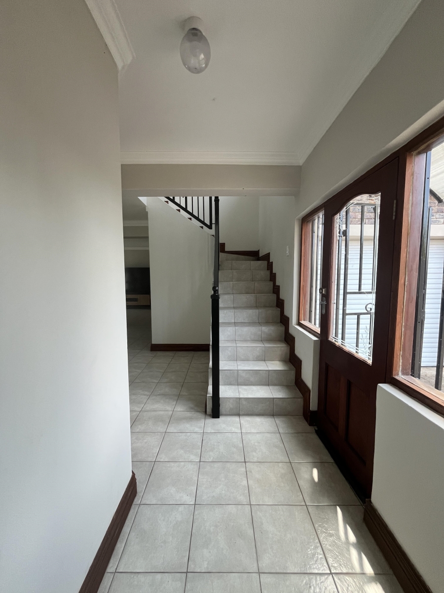To Let 3 Bedroom Property for Rent in East Town Gauteng