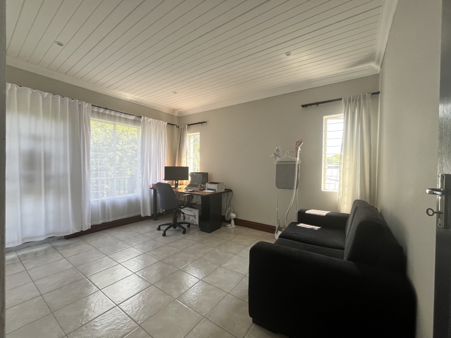 To Let 3 Bedroom Property for Rent in East Town Gauteng