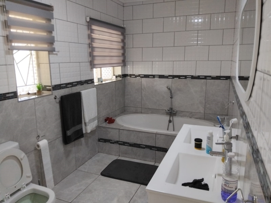 3 Bedroom Property for Sale in Staalrus Gauteng