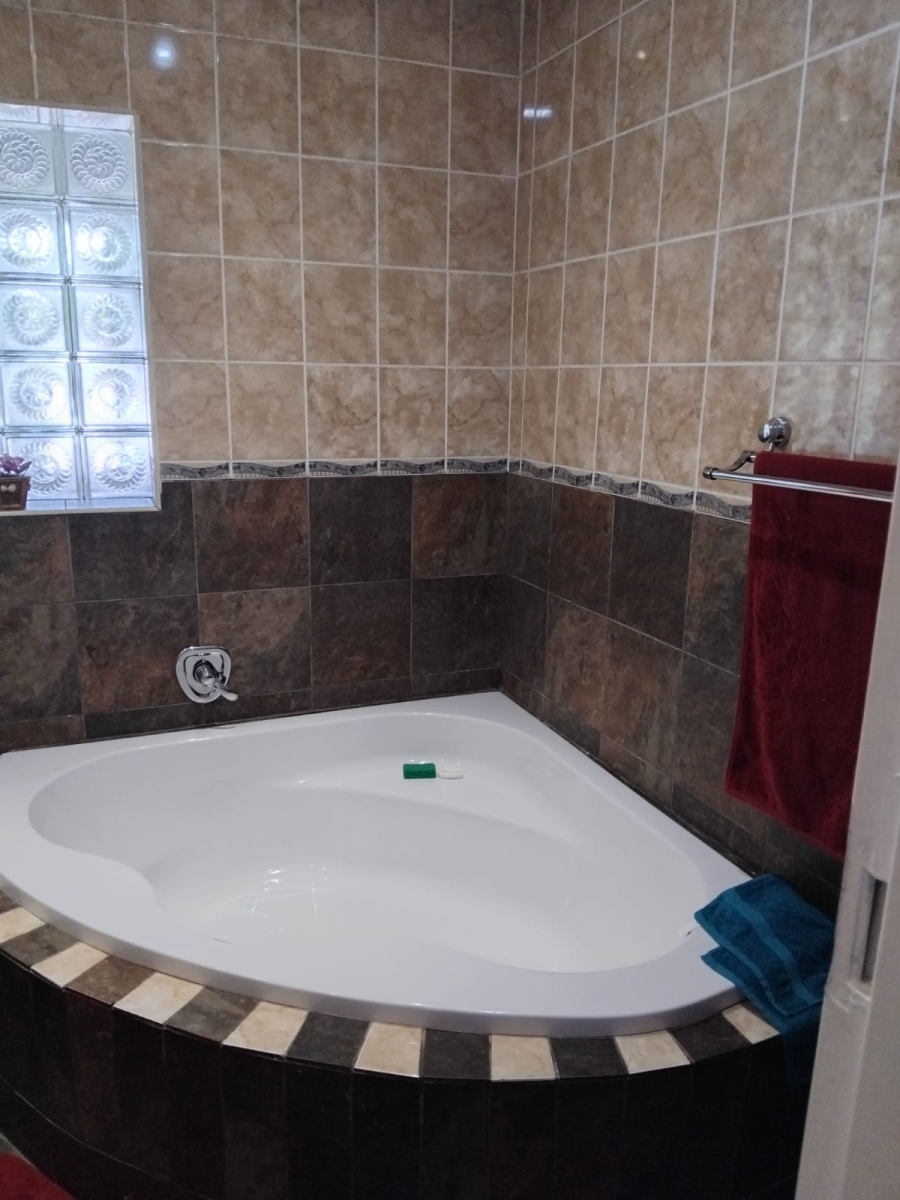 3 Bedroom Property for Sale in Staalrus Gauteng