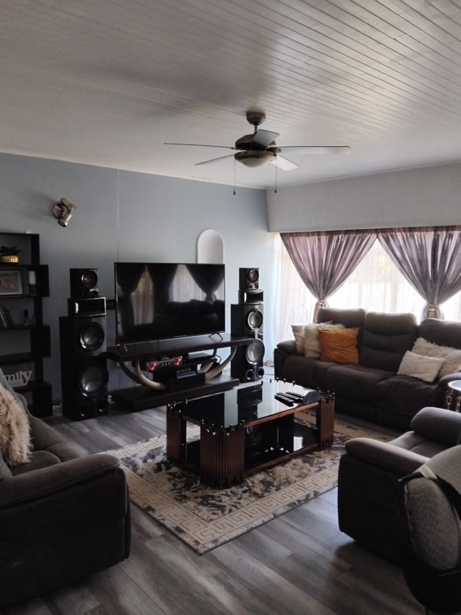 3 Bedroom Property for Sale in Staalrus Gauteng