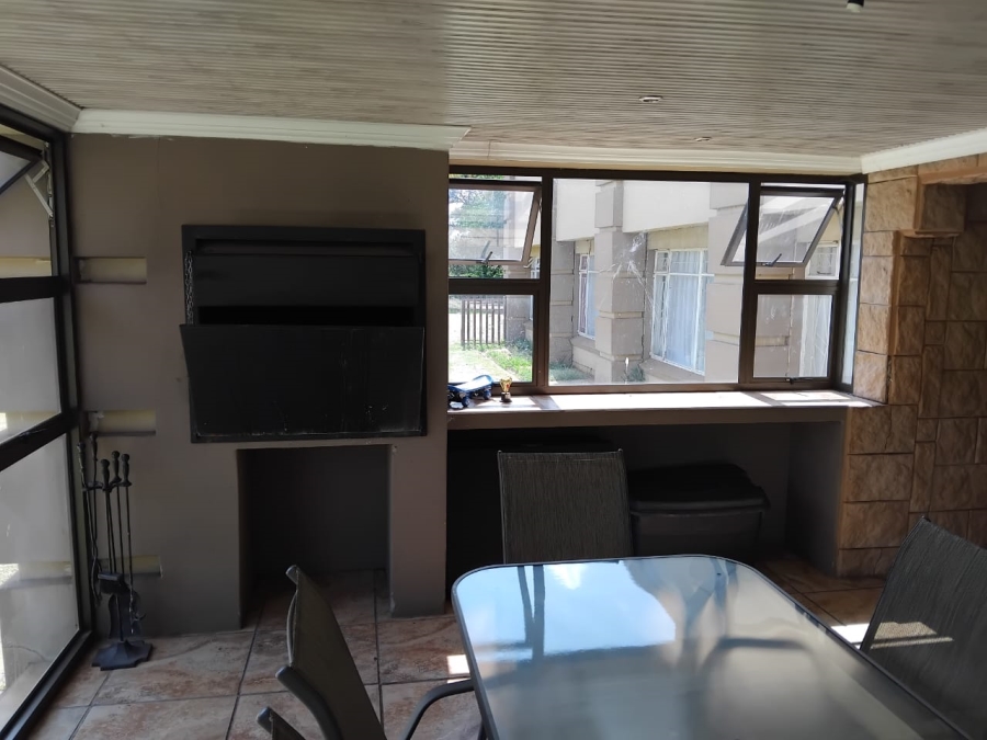 3 Bedroom Property for Sale in Staalrus Gauteng