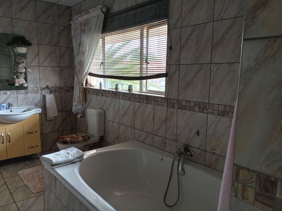 4 Bedroom Property for Sale in Krugersdorp West Gauteng